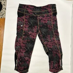 Athleta capri leggings with pockets